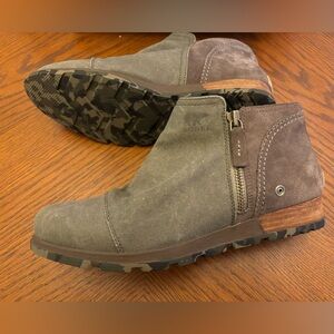 Sorel Women’s Green and Brown Ankle Boots